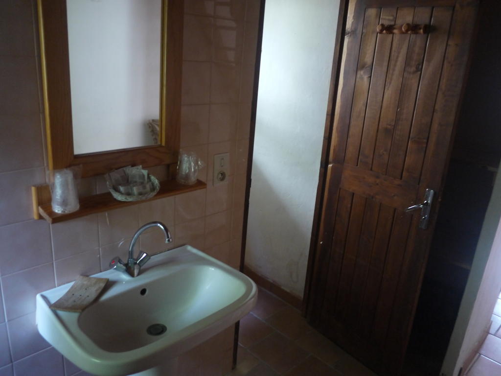 Auberge Des Seguins Buoux Pokój zdjęcie